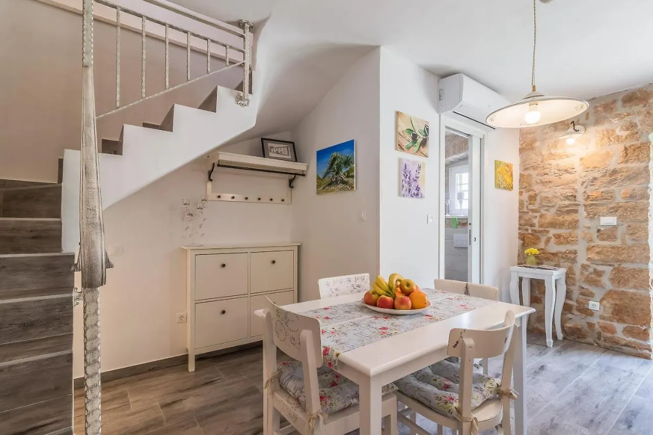Semesterbostad Family Friendly House With A Swimming Pool Cerion, Central Istria - Sredisnja Istra - 16332 Višnjan