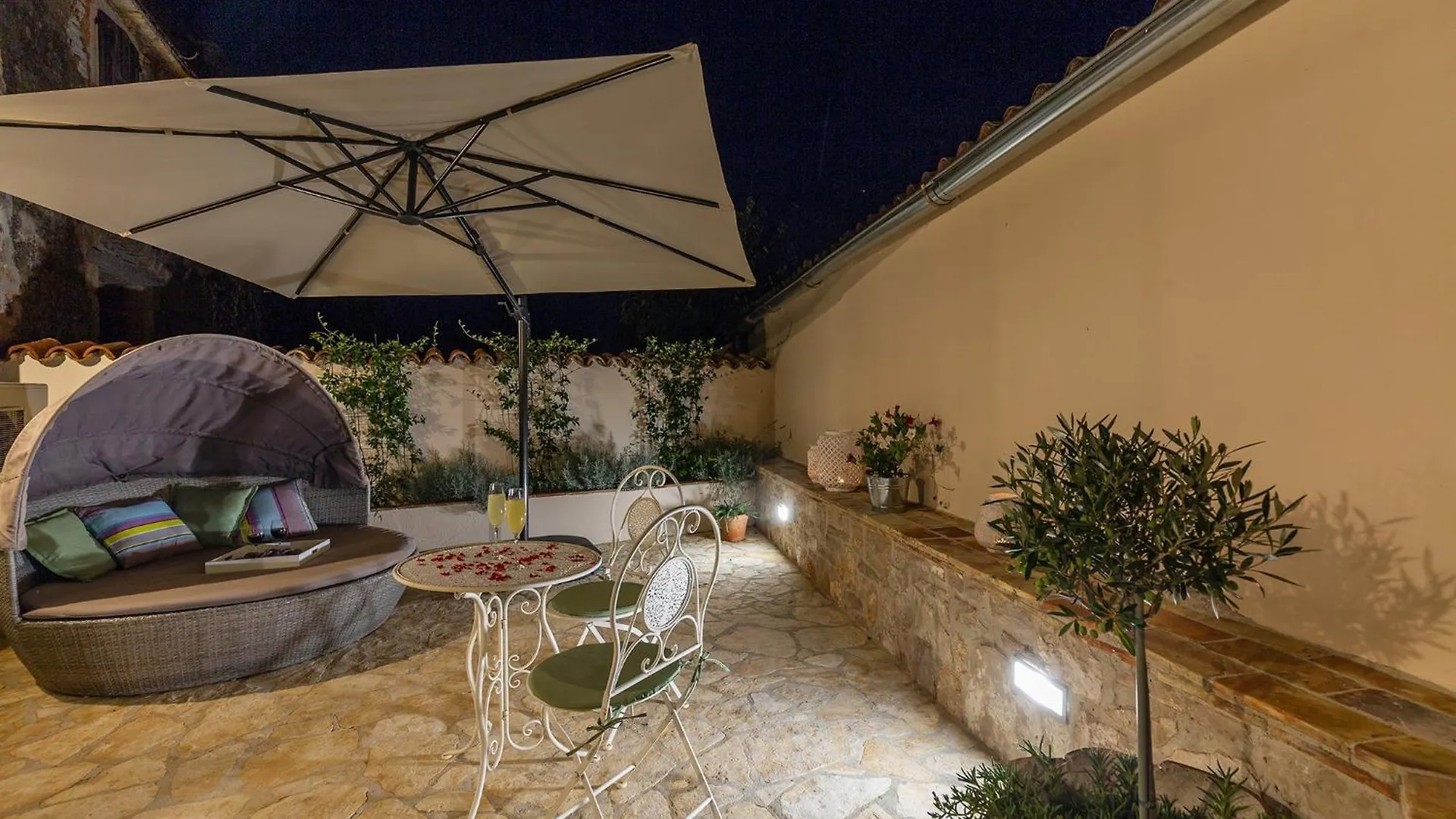 Family Friendly House With A Swimming Pool Cerion, Central Istria - Sredisnja Istra - 16332 Višnjan Nyaraló